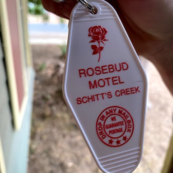 Rosebud Motel vintage style keychain - Picture 1 of 3